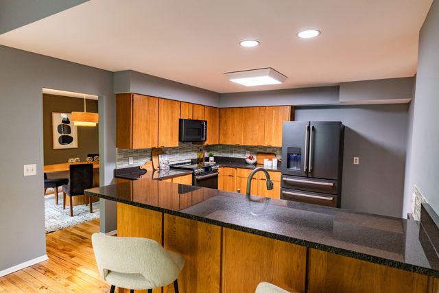 7170 Hawthorn Valley Avenue, Oshtemo Twp, MI 49009