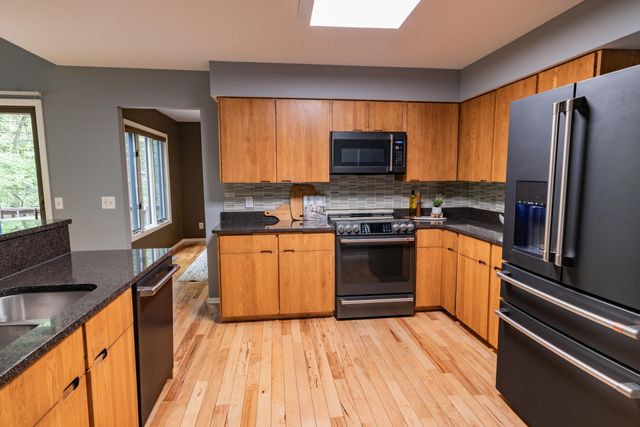7170 Hawthorn Valley Avenue, Oshtemo Twp, MI 49009