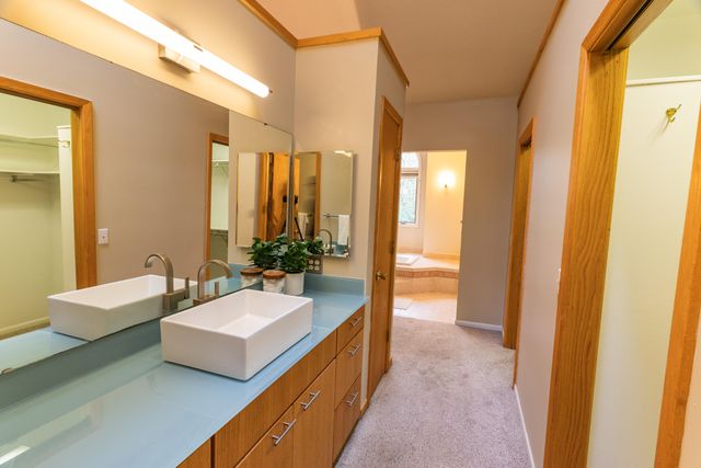 7170 Hawthorn Valley Avenue, Oshtemo Twp, MI 49009