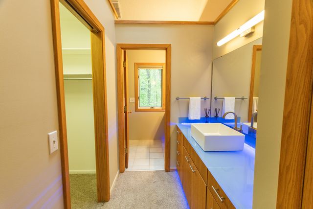 7170 Hawthorn Valley Avenue, Oshtemo Twp, MI 49009