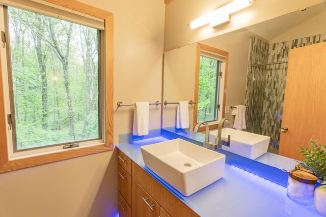 7170 Hawthorn Valley Avenue, Oshtemo Twp, MI 49009