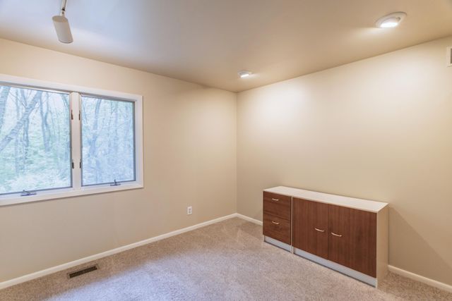 7170 Hawthorn Valley Avenue, Oshtemo Twp, MI 49009
