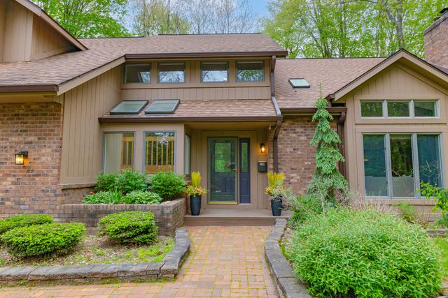 7170 Hawthorn Valley Avenue, Oshtemo Twp, MI 49009