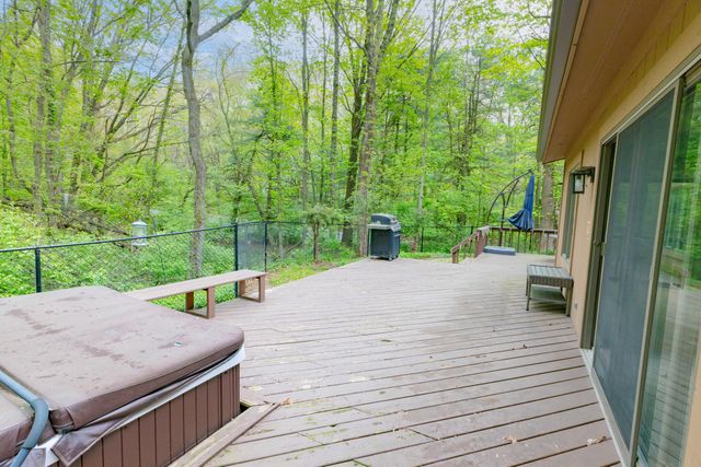 7170 Hawthorn Valley Avenue, Oshtemo Twp, MI 49009