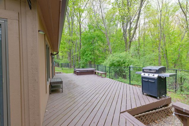 7170 Hawthorn Valley Avenue, Oshtemo Twp, MI 49009