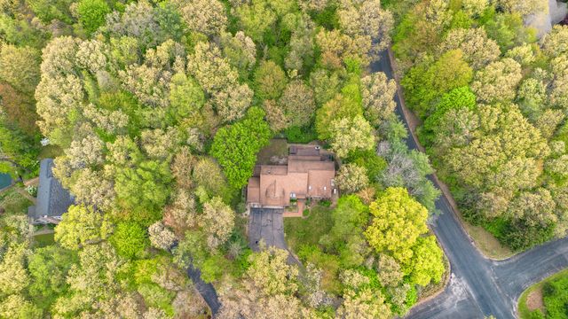 7170 Hawthorn Valley Avenue, Oshtemo Twp, MI 49009