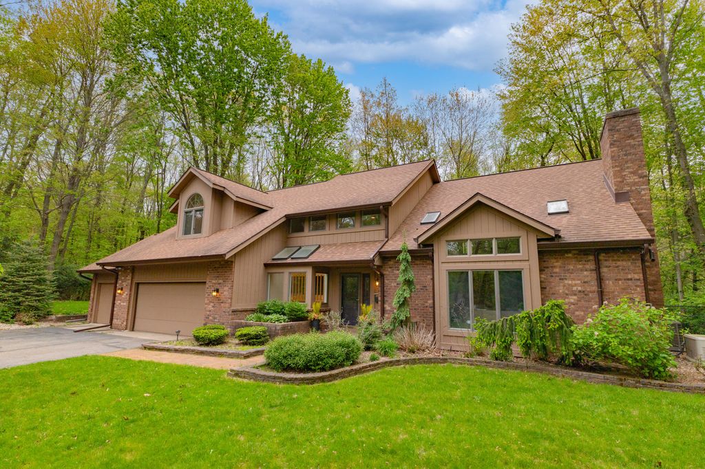 7170 Hawthorn Valley Avenue, Oshtemo Twp, MI 49009