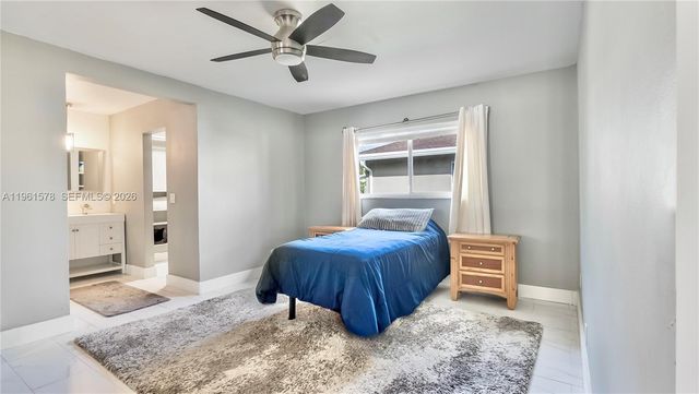 9501 NW 8th St, Pembroke Pines, FL 33024