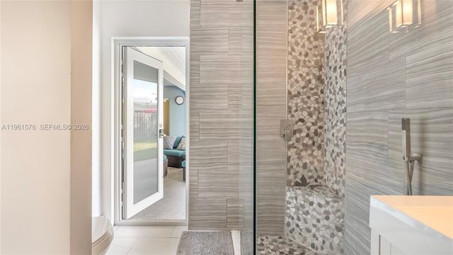 9501 NW 8th St, Pembroke Pines, FL 33024