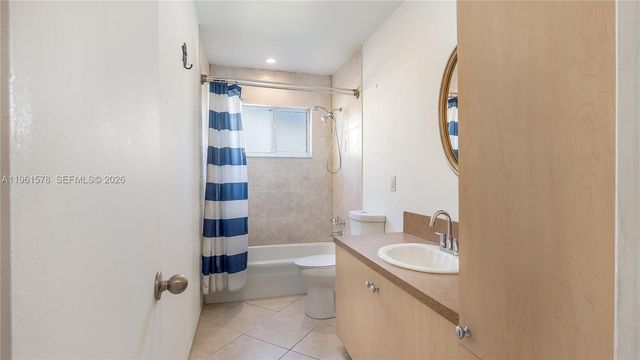 9501 NW 8th St, Pembroke Pines, FL 33024