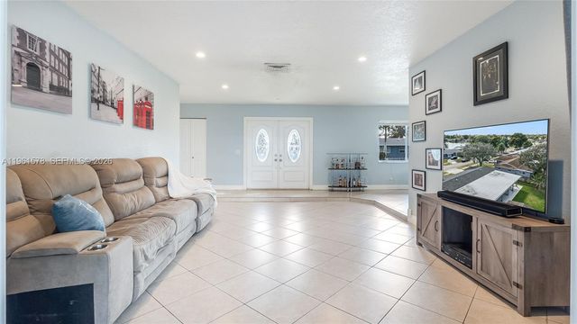 9501 NW 8th St, Pembroke Pines, FL 33024