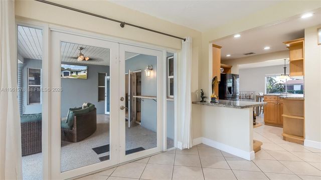 9501 NW 8th St, Pembroke Pines, FL 33024