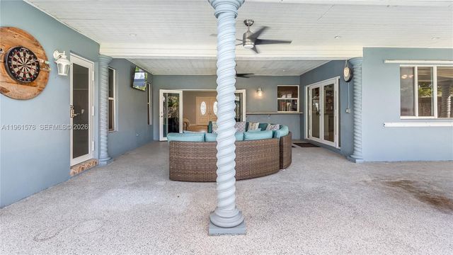 9501 NW 8th St, Pembroke Pines, FL 33024