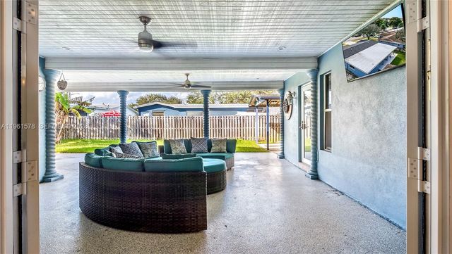 9501 NW 8th St, Pembroke Pines, FL 33024