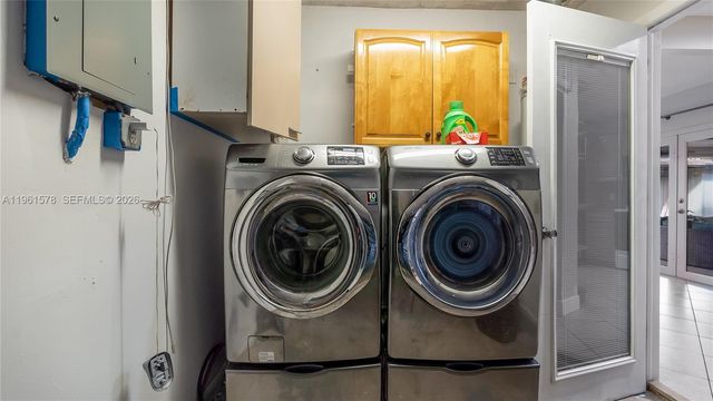 9501 NW 8th St, Pembroke Pines, FL 33024