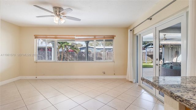 9501 NW 8th St, Pembroke Pines, FL 33024