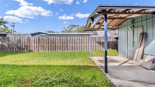 9501 NW 8th St, Pembroke Pines, FL 33024