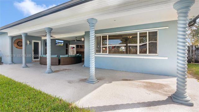 9501 NW 8th St, Pembroke Pines, FL 33024