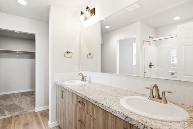 3849 E White Plains St, Nampa, ID 83686