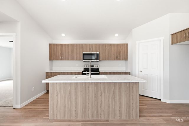 3849 E White Plains St, Nampa, ID 83686