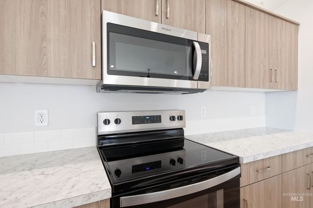 3849 E White Plains St, Nampa, ID 83686