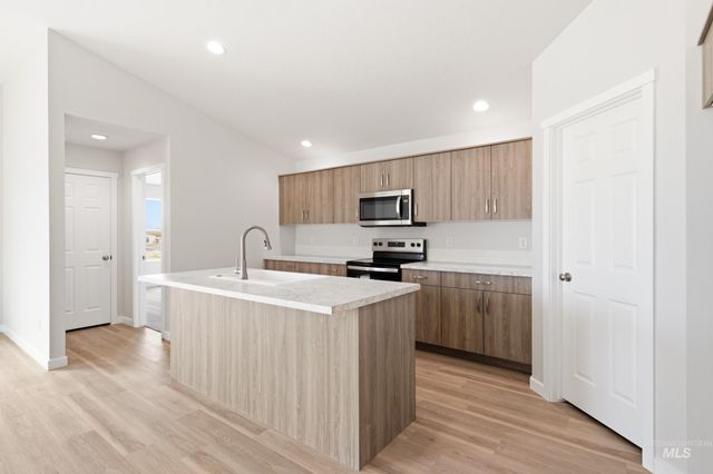 3849 E White Plains St, Nampa, ID 83686