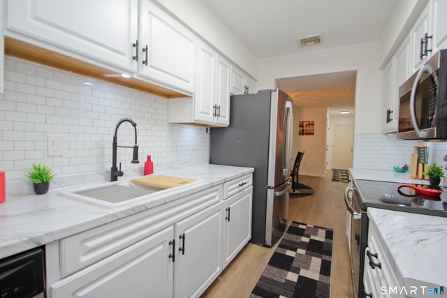 1 Concorde Way B3, Windsor Locks, CT 06096