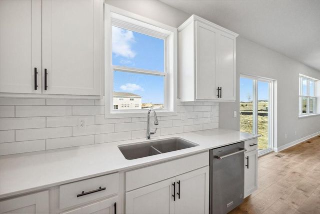 2084 Kestrel Drive, Shakopee, MN 55379