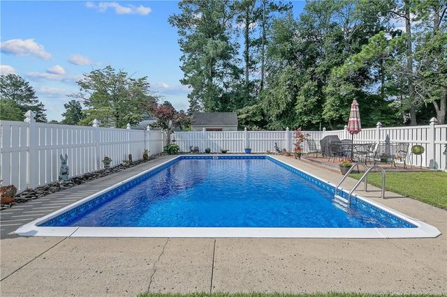 809 Southview Circle, Fayetteville, NC 28311