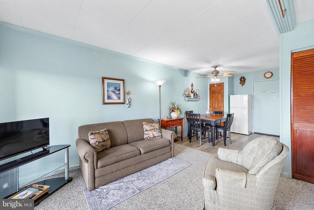 Image 11 of property listing at 2301 PHILADELPHIA AVE #406, Ocean City, MD 21842