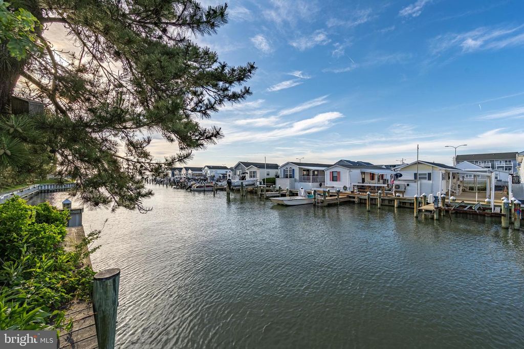 Image 35 of property listing at 2301 PHILADELPHIA AVE #406, Ocean City, MD 21842