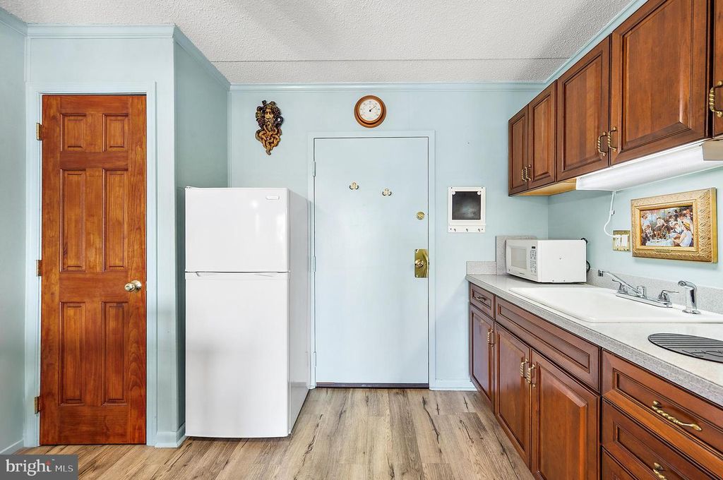 Image 4 of property listing at 2301 PHILADELPHIA AVE #406, Ocean City, MD 21842