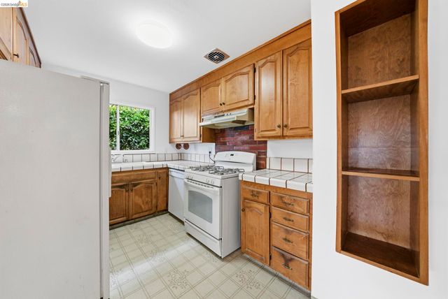 2135 173rd Avenue, Castro Valley, CA 94546