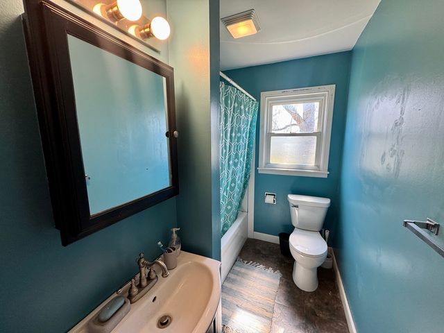 515 S PARK Street, Sheffield, IL 61361