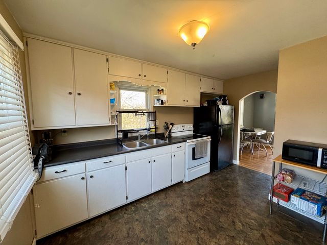 515 S PARK Street, Sheffield, IL 61361