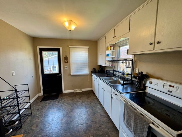 515 S PARK Street, Sheffield, IL 61361