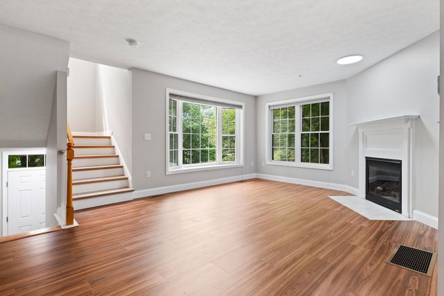 36 Georgetown Drive, Nashua, NH 03062