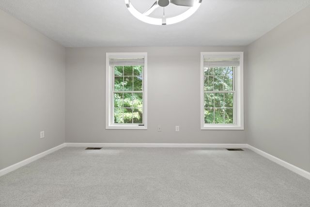 36 Georgetown Drive, Nashua, NH 03062