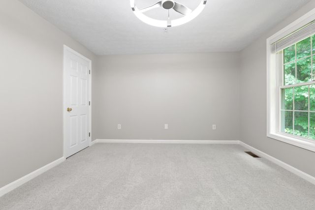 36 Georgetown Drive, Nashua, NH 03062