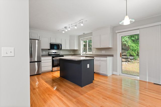 36 Georgetown Drive, Nashua, NH 03062