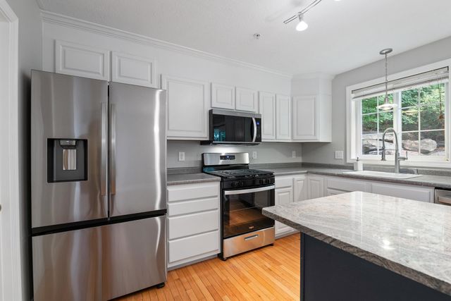 36 Georgetown Drive, Nashua, NH 03062