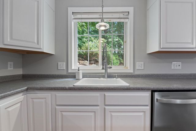 36 Georgetown Drive, Nashua, NH 03062