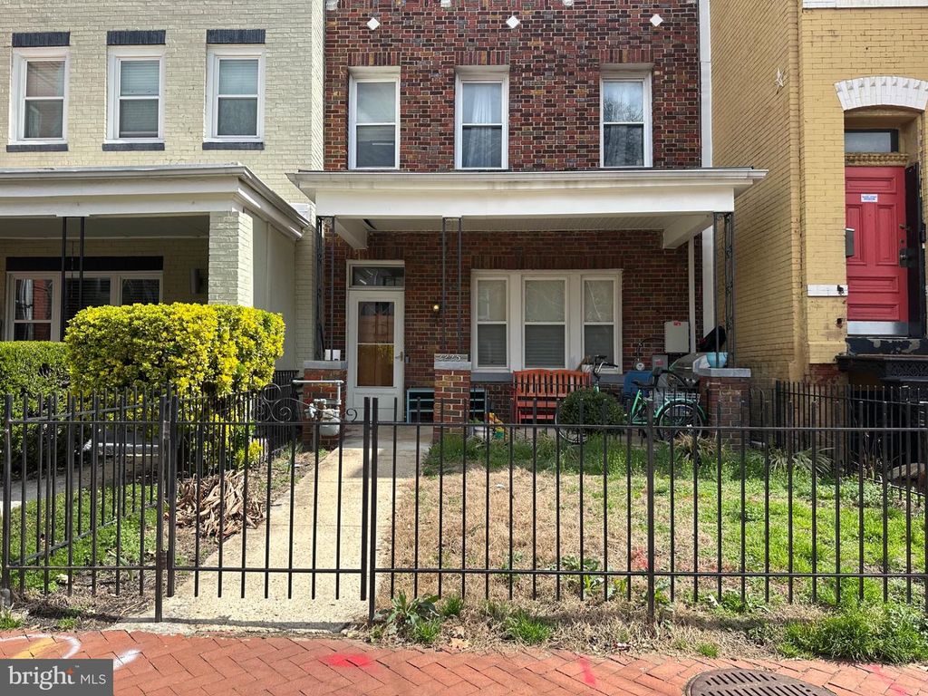 2225 12TH ST NW, Washington, DC 20009