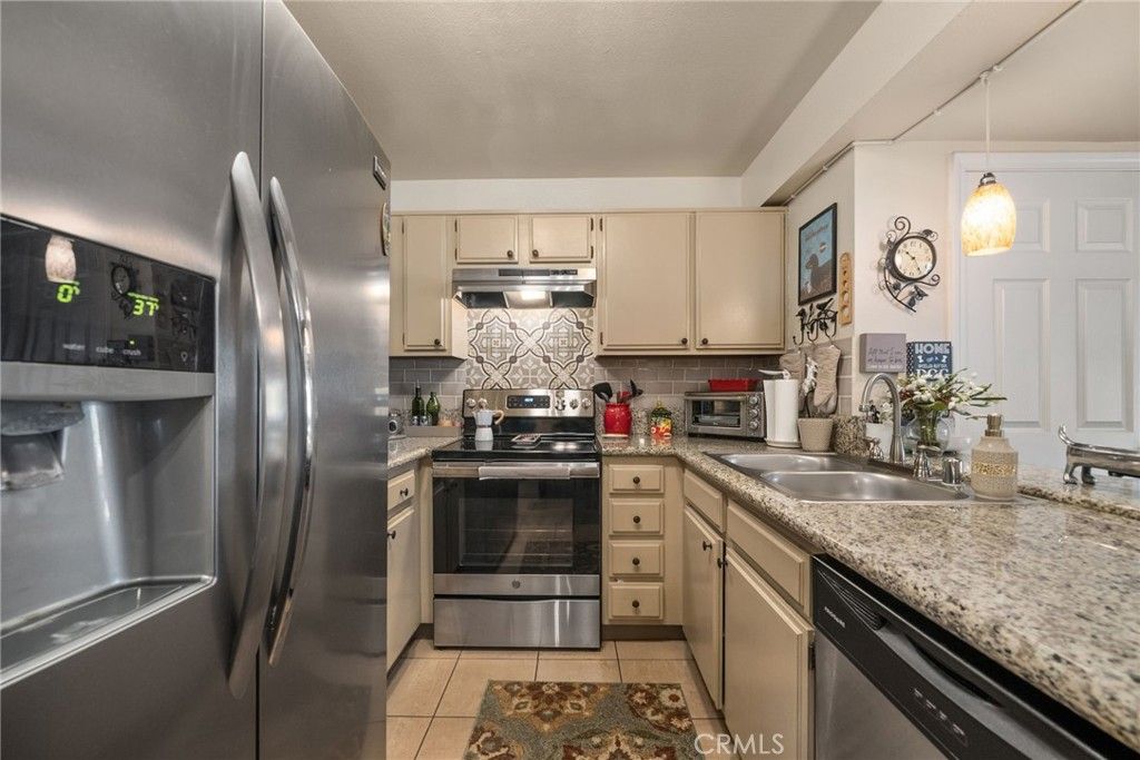 Image 10 of property listing at 1480 W Edgehill Road 3, San Bernardino, CA 92405