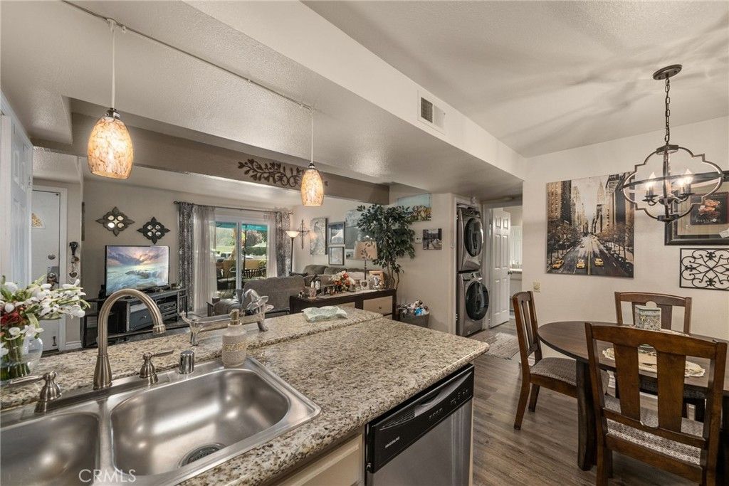 Image 11 of property listing at 1480 W Edgehill Road 3, San Bernardino, CA 92405