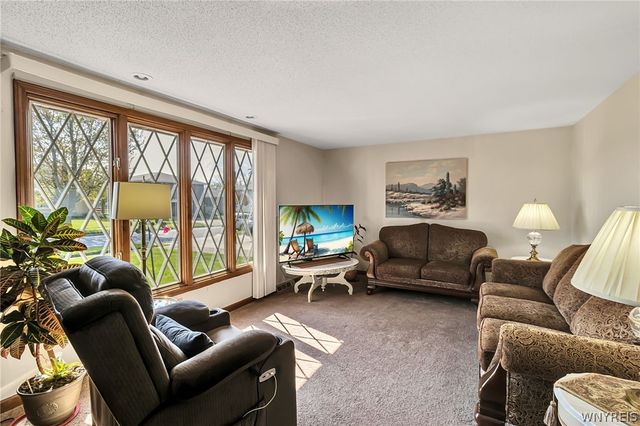 64 Campus Drive, West Seneca, NY 14224