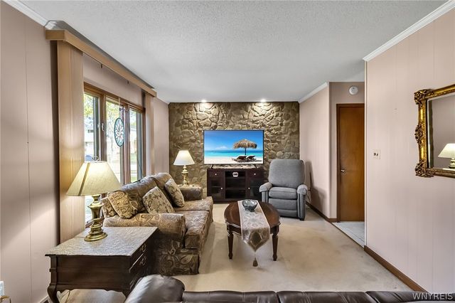 64 Campus Drive, West Seneca, NY 14224