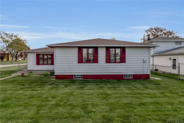 64 Campus Drive, West Seneca, NY 14224