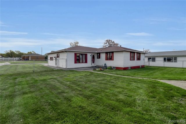 64 Campus Drive, West Seneca, NY 14224