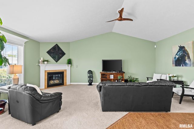 1621 MAGNOLIA Drive, Chatham, IL 62629